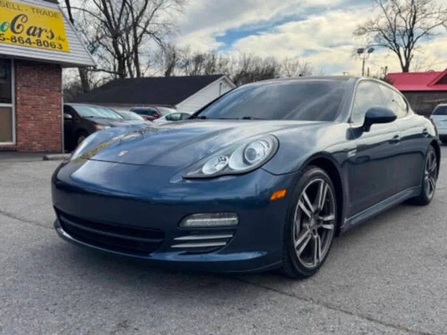 2011 Porsche Panamera 4 photo 1