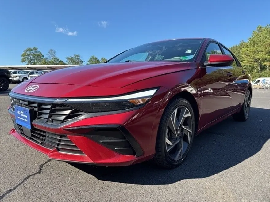 2024 Hyundai Elantra SEL Convenience photo 1