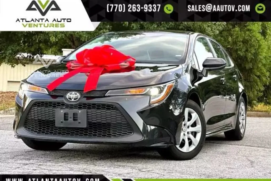 2021 Toyota Corolla LE photo 1