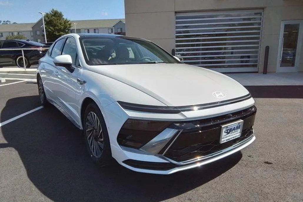 2025 Hyundai Sonata Hybrid Limited photo 1