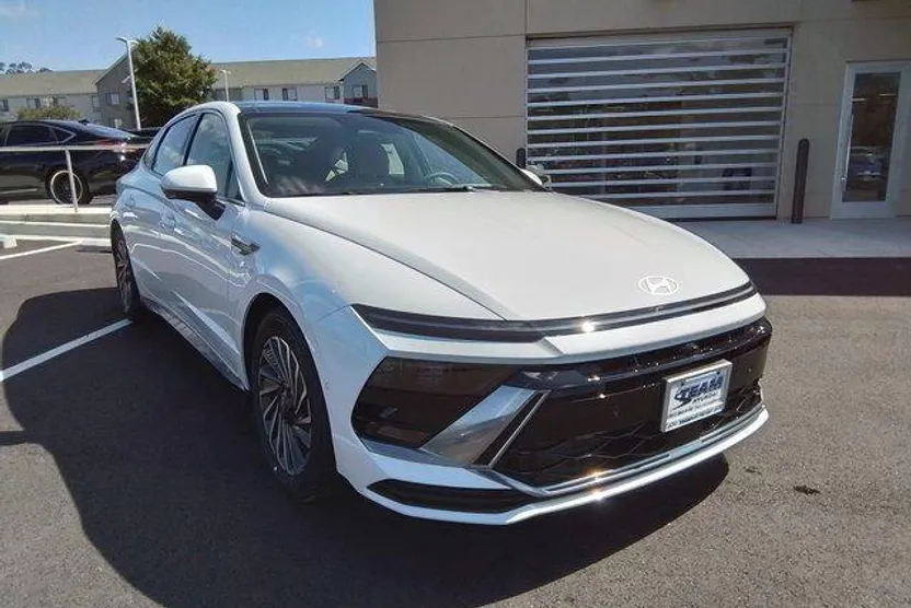 2025 Hyundai Sonata Hybrid Limited photo 1
