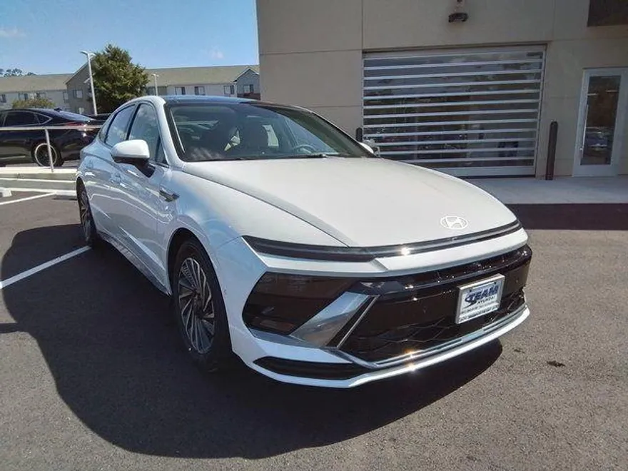 2025 Hyundai Sonata Hybrid Limited photo 1