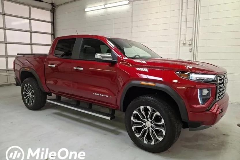 2024 Gmc Canyon Denali photo 1