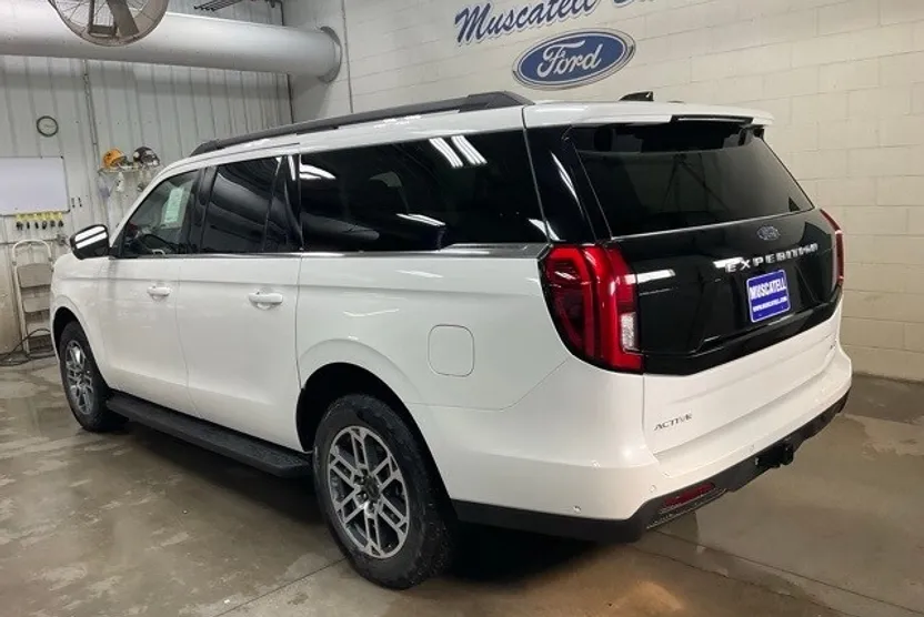 2025 Ford Expedition MAX photo 1