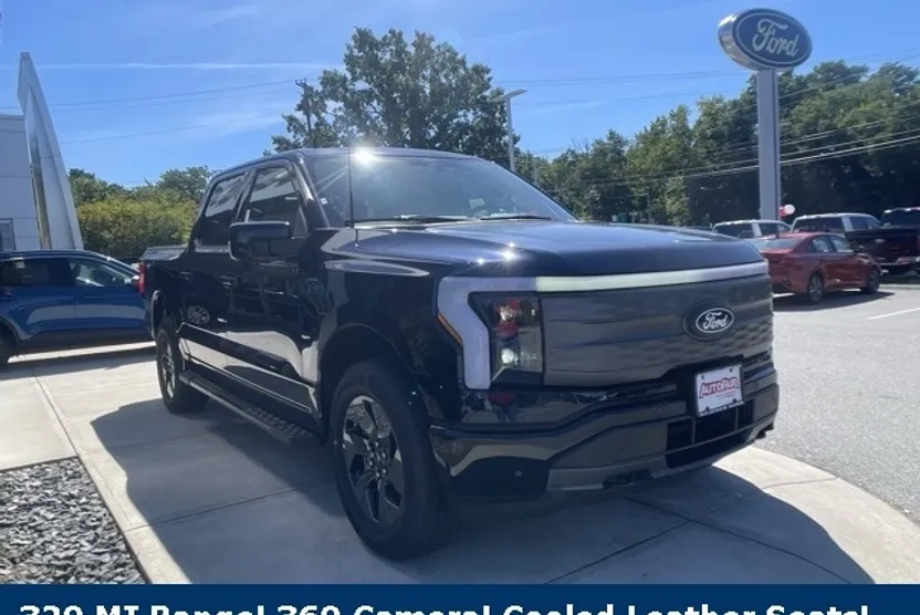 2025 Ford F-150 Lightning Lariat photo 1