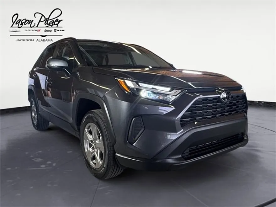 2024 Toyota RAV4 XLE photo 1