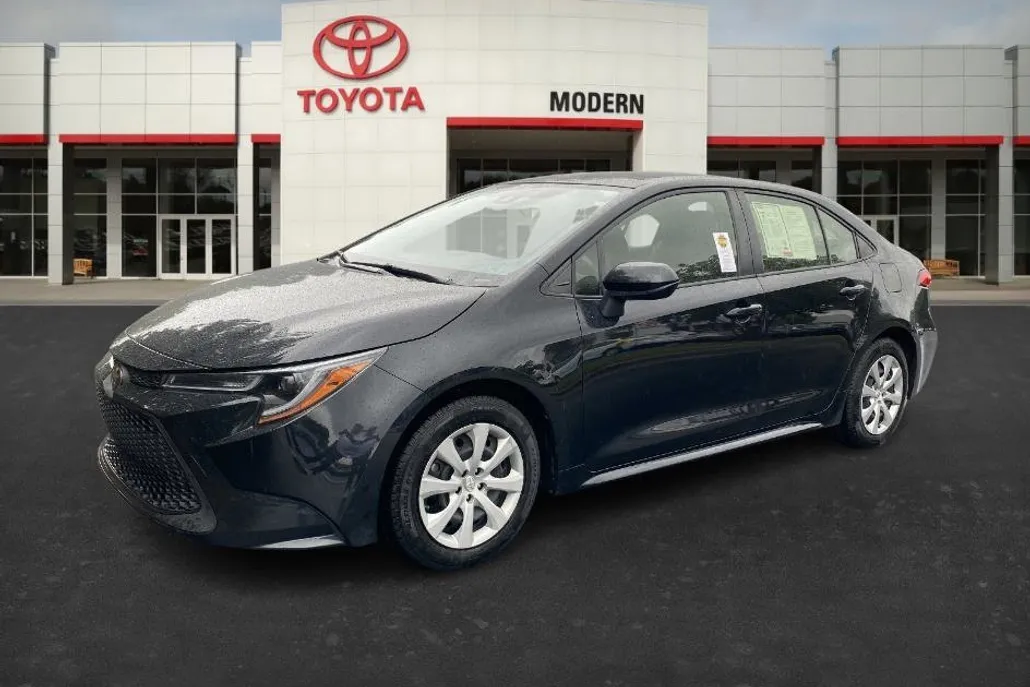 2021 Toyota Corolla LE photo 1