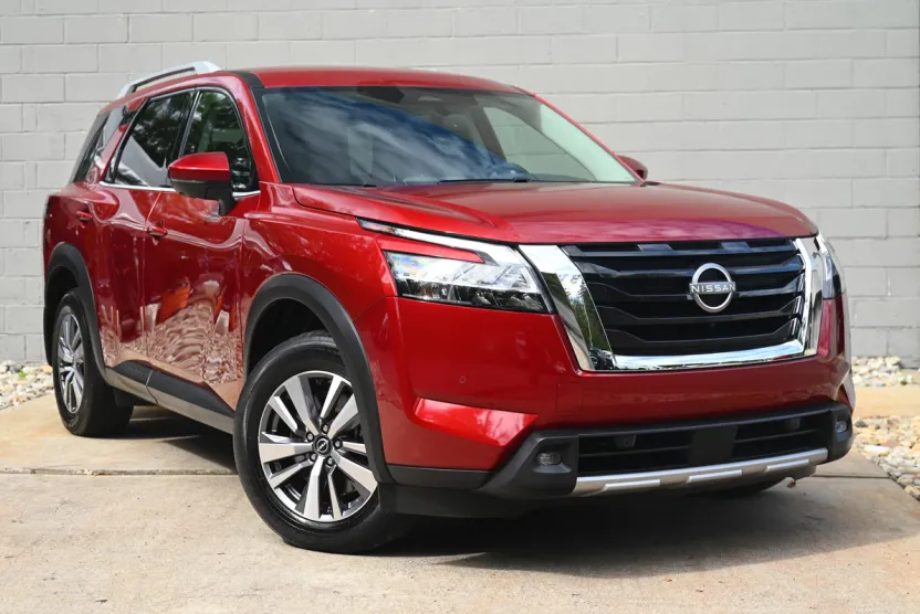 2022 Nissan Pathfinder SL photo 1