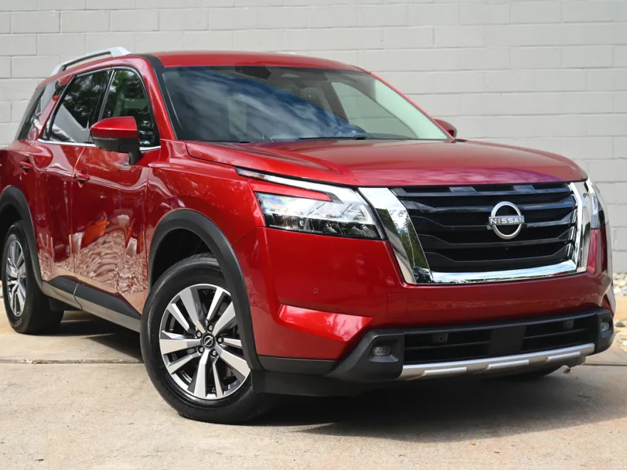 2022 Nissan Pathfinder SL photo 1