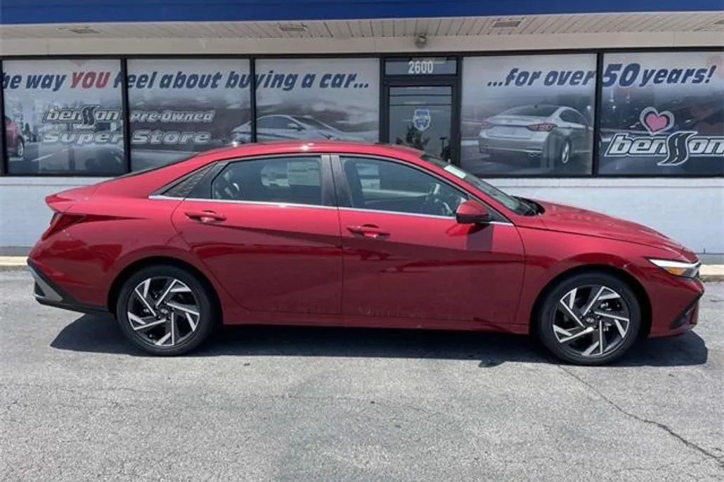 2025 Hyundai Elantra SEL Convenience photo 1