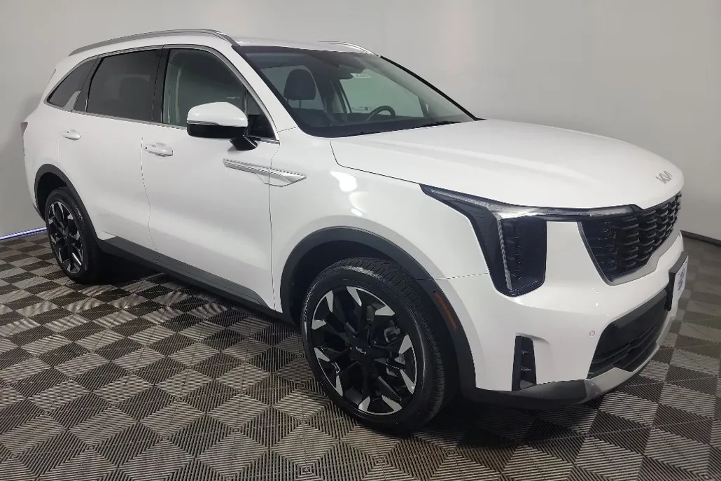 2025 Kia Sorento EX photo 1