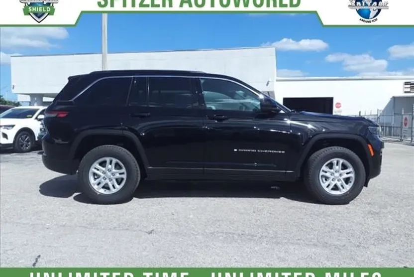 2025 Jeep Grand Cherokee Laredo photo 1