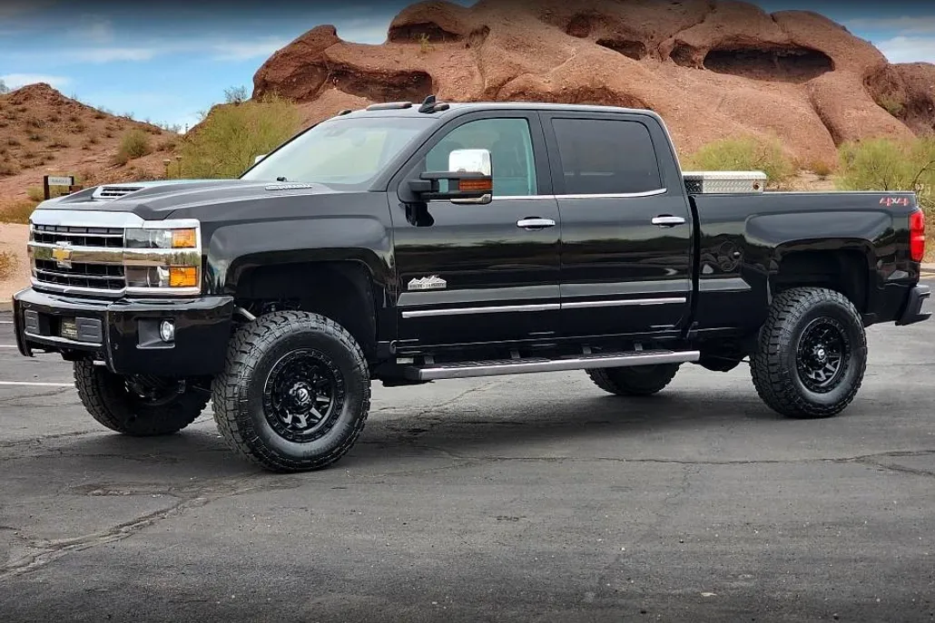2019 Chevrolet Silverado 2500HD High Country photo 1