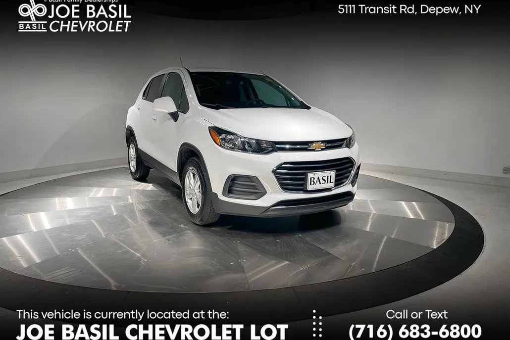 2022 Chevrolet Trax LS photo 1