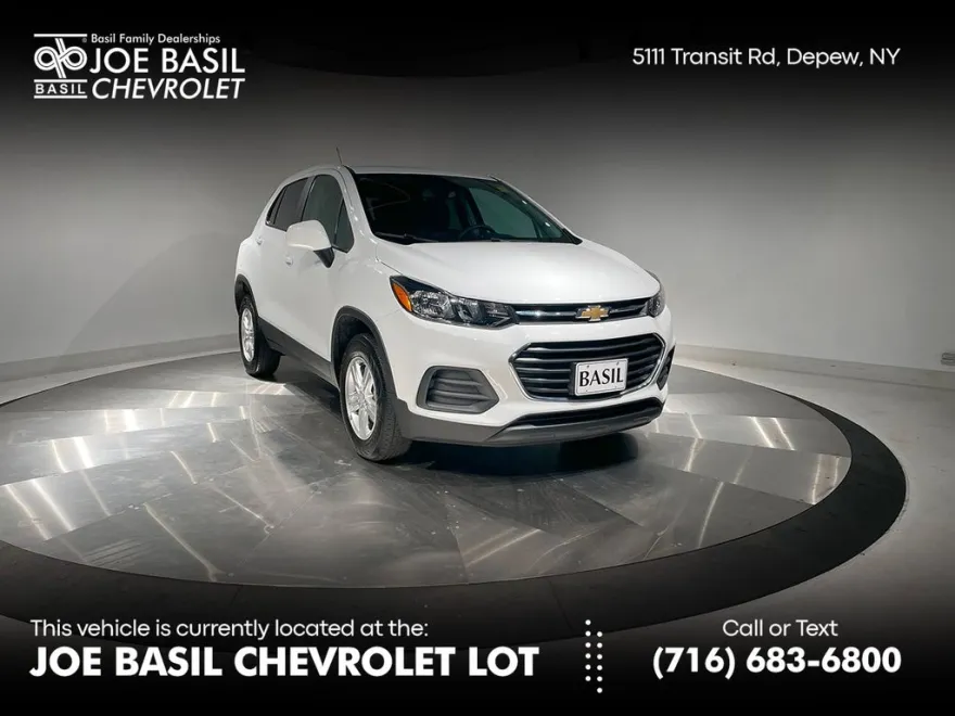 2022 Chevrolet Trax LS photo 1