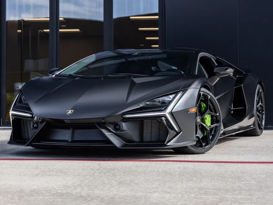 2024 Lamborghini Revuelto photo 1