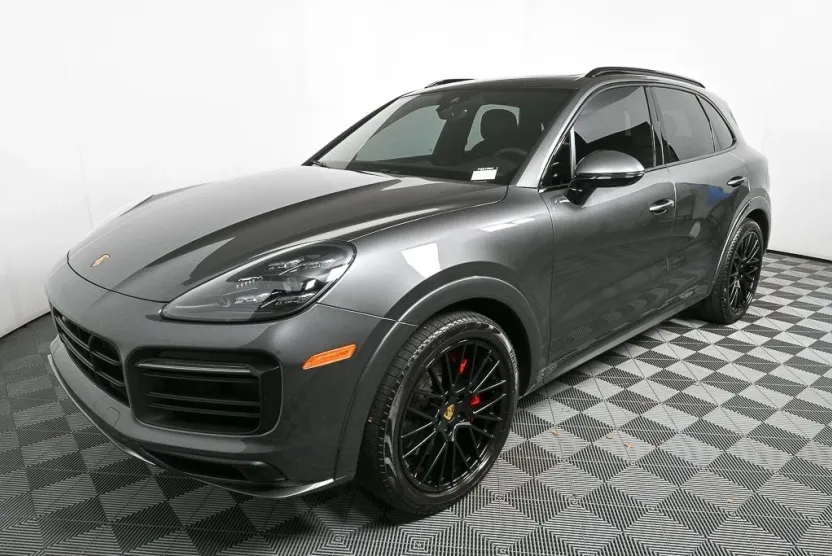 2023 Porsche Cayenne GTS photo 1