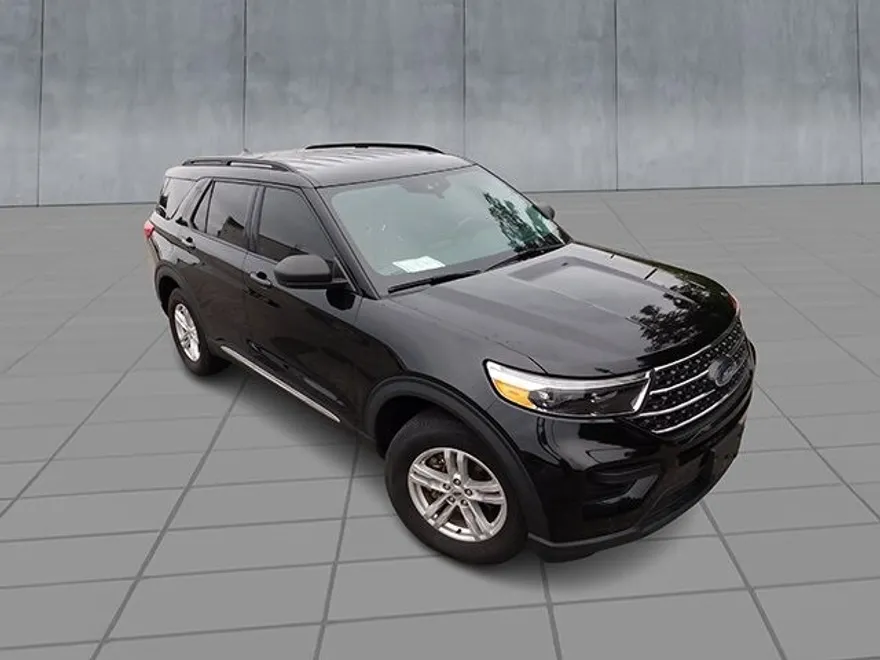 2022 Ford Explorer XLT photo 1
