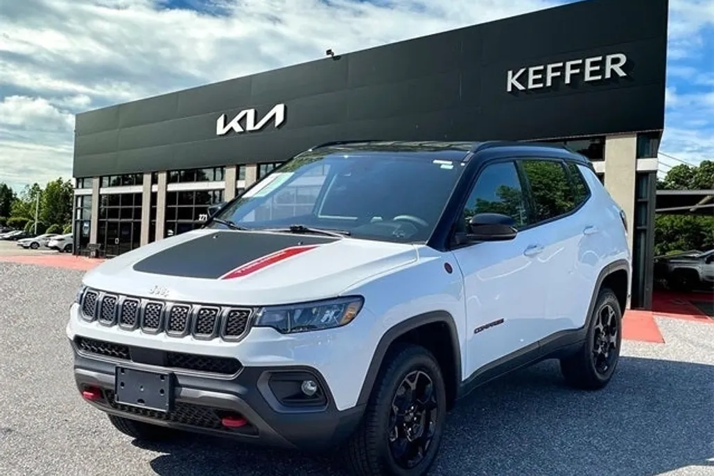 2024 Jeep Compass Trailhawk photo 1