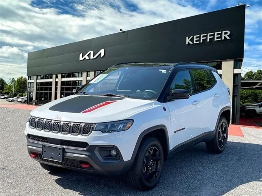 2024 Jeep Compass Trailhawk photo 1