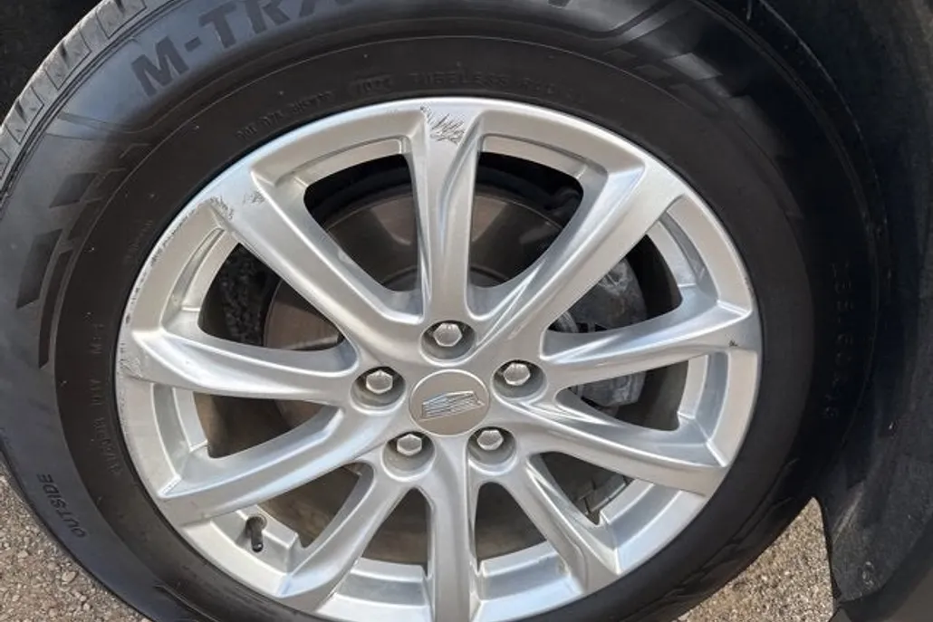 2020 Cadillac XT4 Luxury photo 1