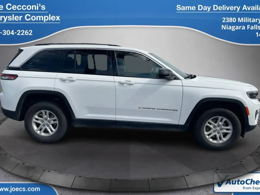 2023 Jeep Grand Cherokee Laredo photo 1