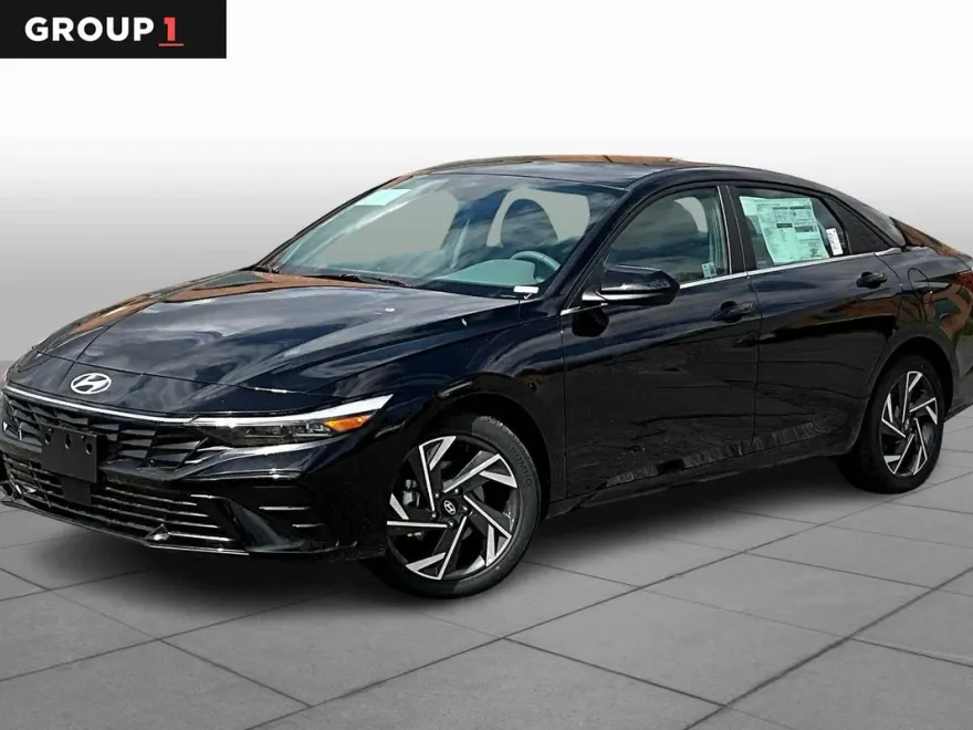 2024 Hyundai Elantra SEL Convenience photo 1