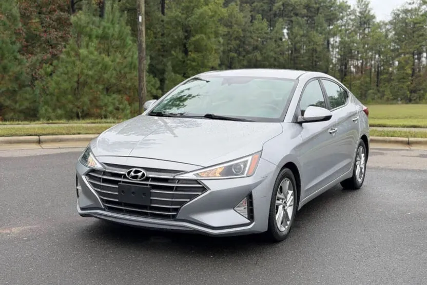 2020 Hyundai Elantra SEL photo 1
