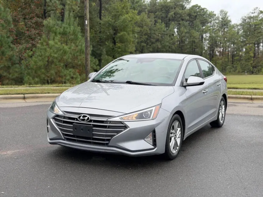 2020 Hyundai Elantra SEL photo 1