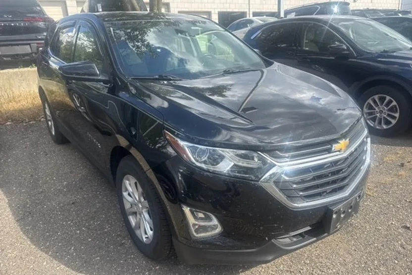 2019 Chevrolet Equinox LT photo 1