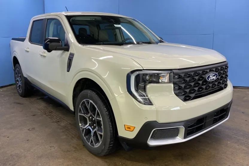 2025 Ford Maverick Lariat photo 1