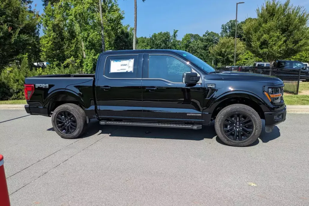 2025 Ford F-150 XLT photo 1