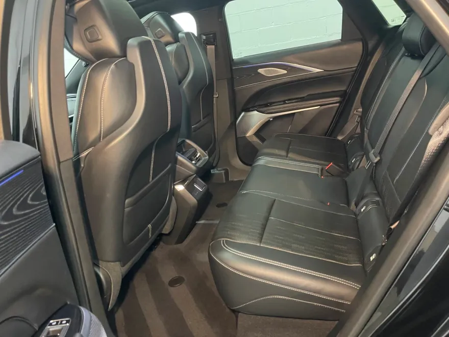 2024 Cadillac Lyriq Luxury photo 10