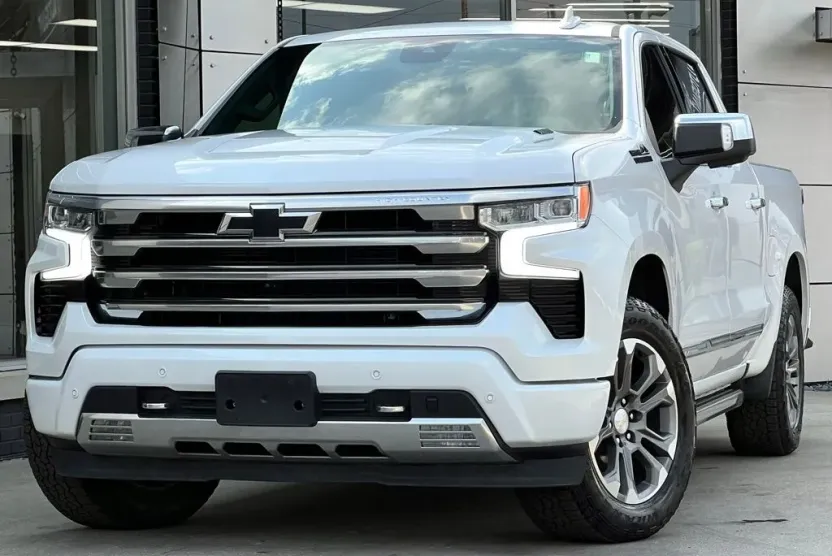 2023 Chevrolet Silverado 1500 High Country photo 1