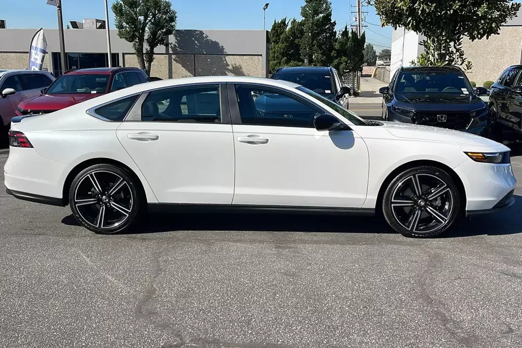 2025 Honda Accord Hybrid Sport photo 1