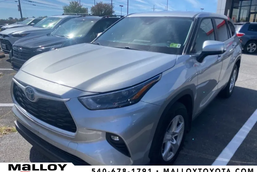 2023 Toyota Highlander Hybrid LE photo 1