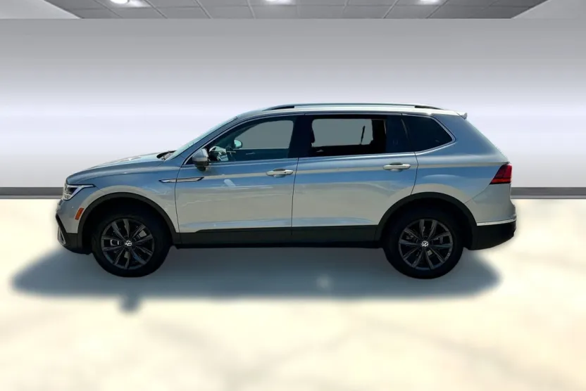 2022 Volkswagen Tiguan SE photo 1