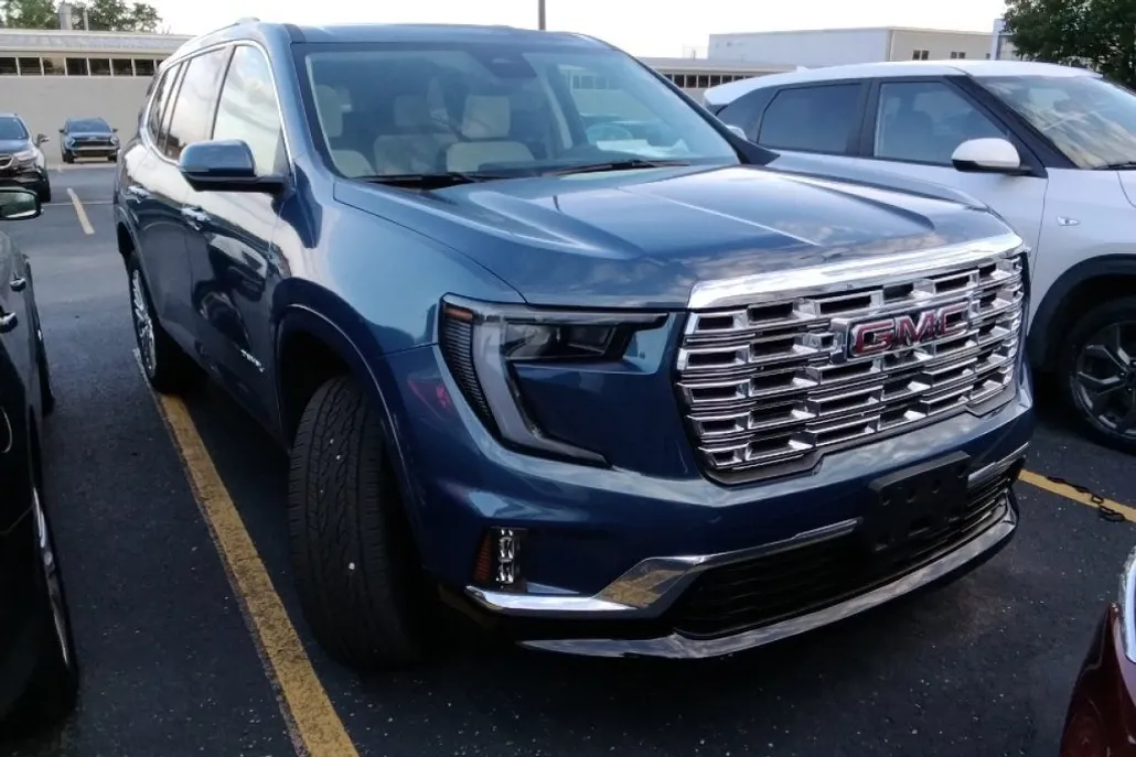 2024 Gmc Acadia Denali photo 1