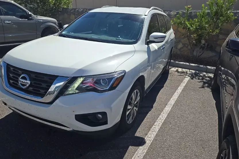 2020 Nissan Pathfinder SV photo 1