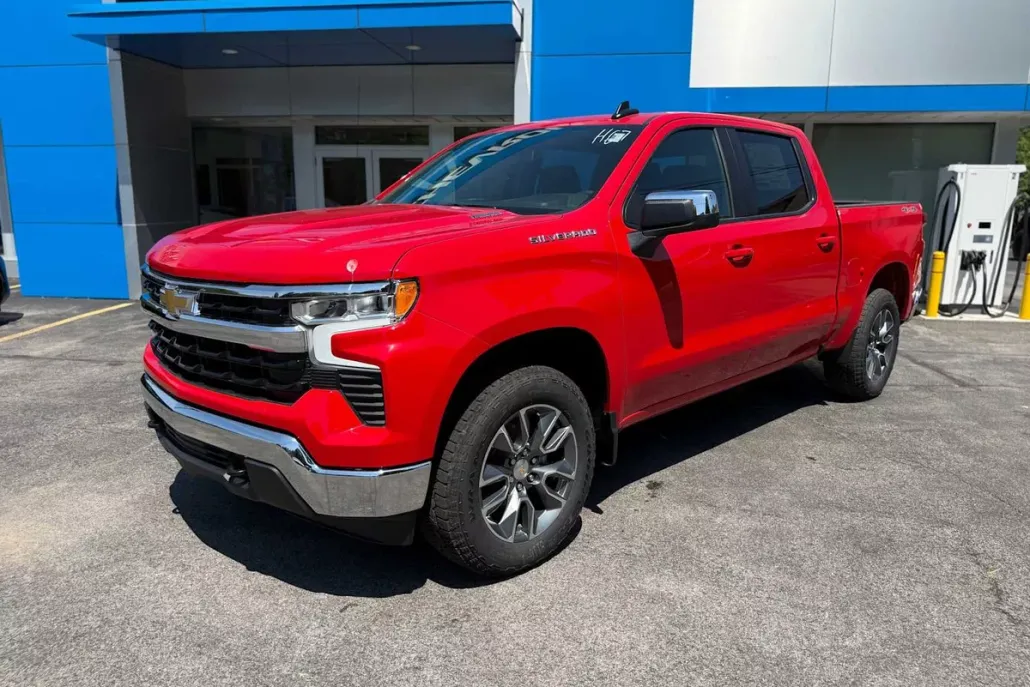 2026 Chevrolet Silverado 1500 LT photo 1