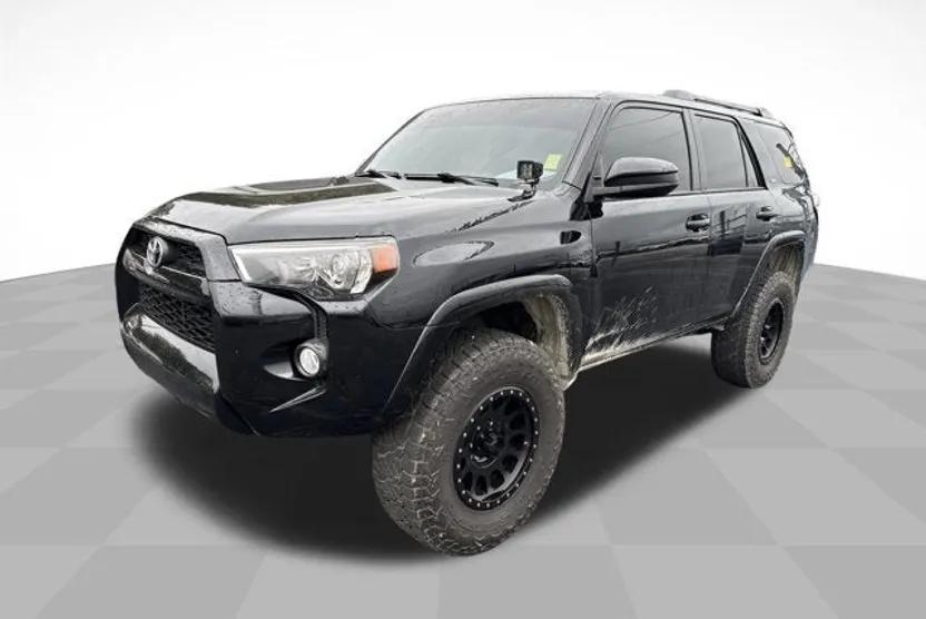 2018 Toyota 4Runner SR5 photo 1