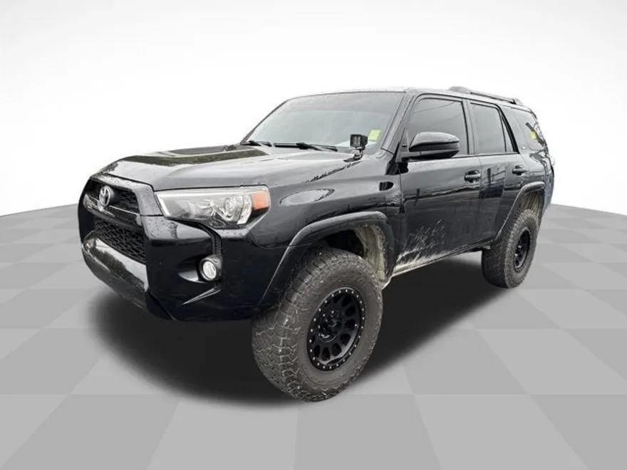 2018 Toyota 4Runner SR5 photo 1