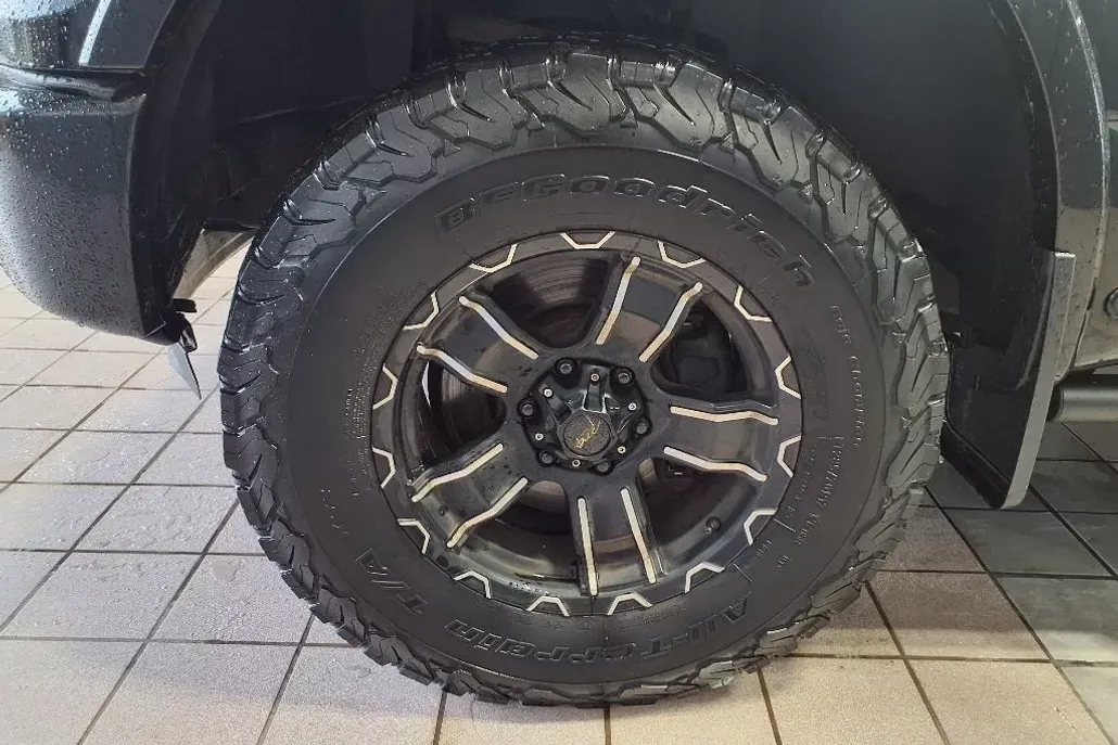 2016 Ford F-150 Platinum photo 1