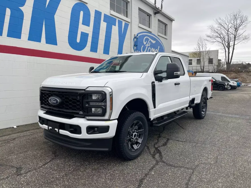 2025 Ford F-350 photo 1