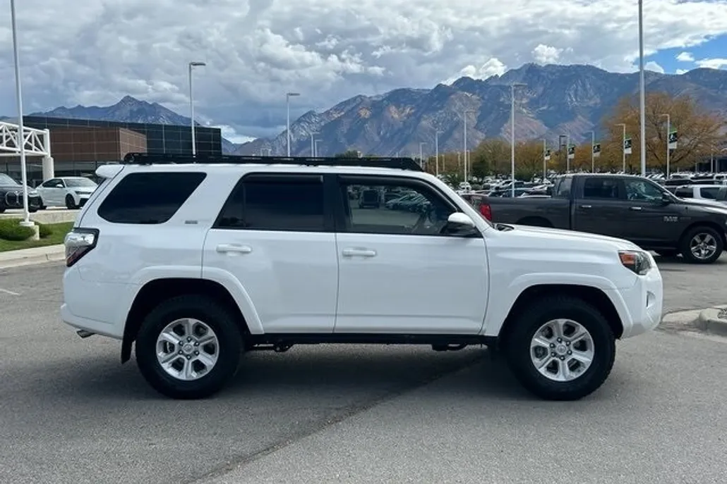 2016 Toyota 4Runner SR5 photo 1