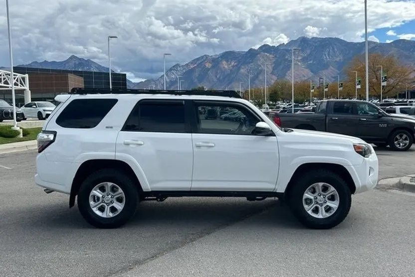 2016 Toyota 4Runner SR5 photo 1