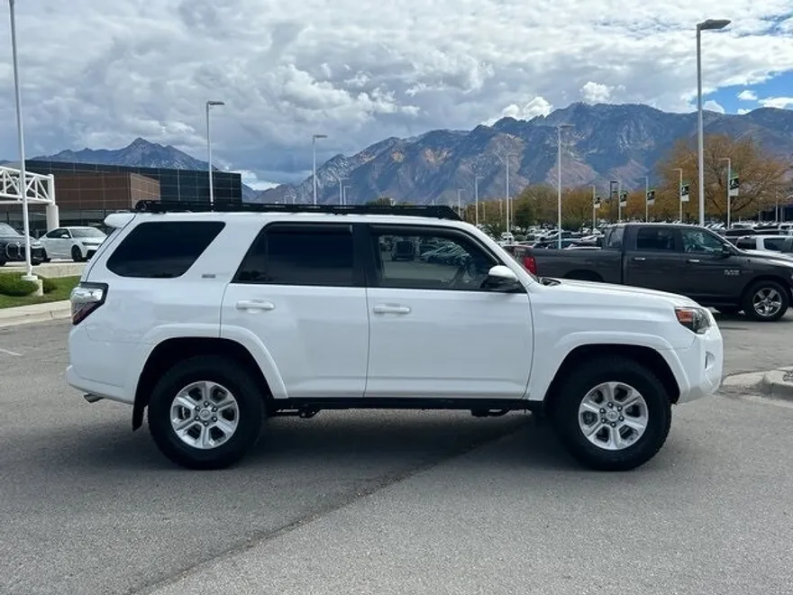 2016 Toyota 4Runner SR5 photo 1