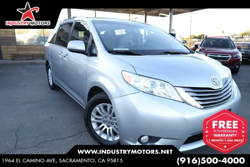 2015 Toyota Sienna XLE photo 1
