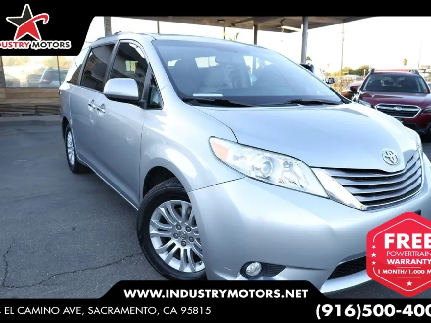 2015 Toyota Sienna XLE photo 1