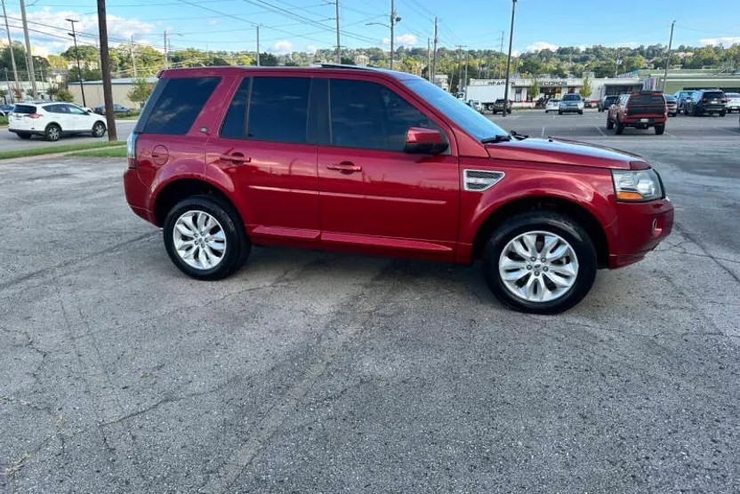 2014 Land Rover LR2 HSE LUX photo 1